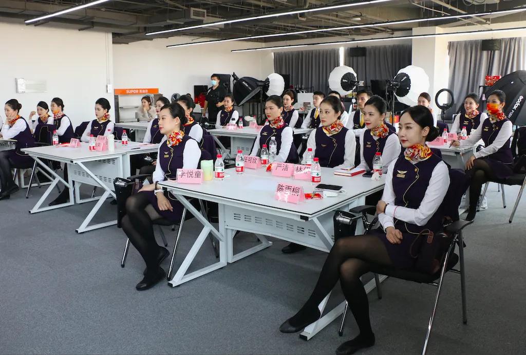 淘宝要上天！天津航空紧急培训空姐空少做带货主播