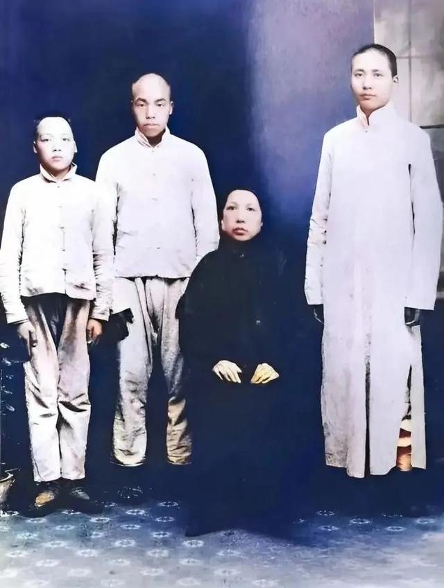 孩子吸吮母亲干瘪的乳房!42年河南饥荒真实场面,比电影残酷十倍