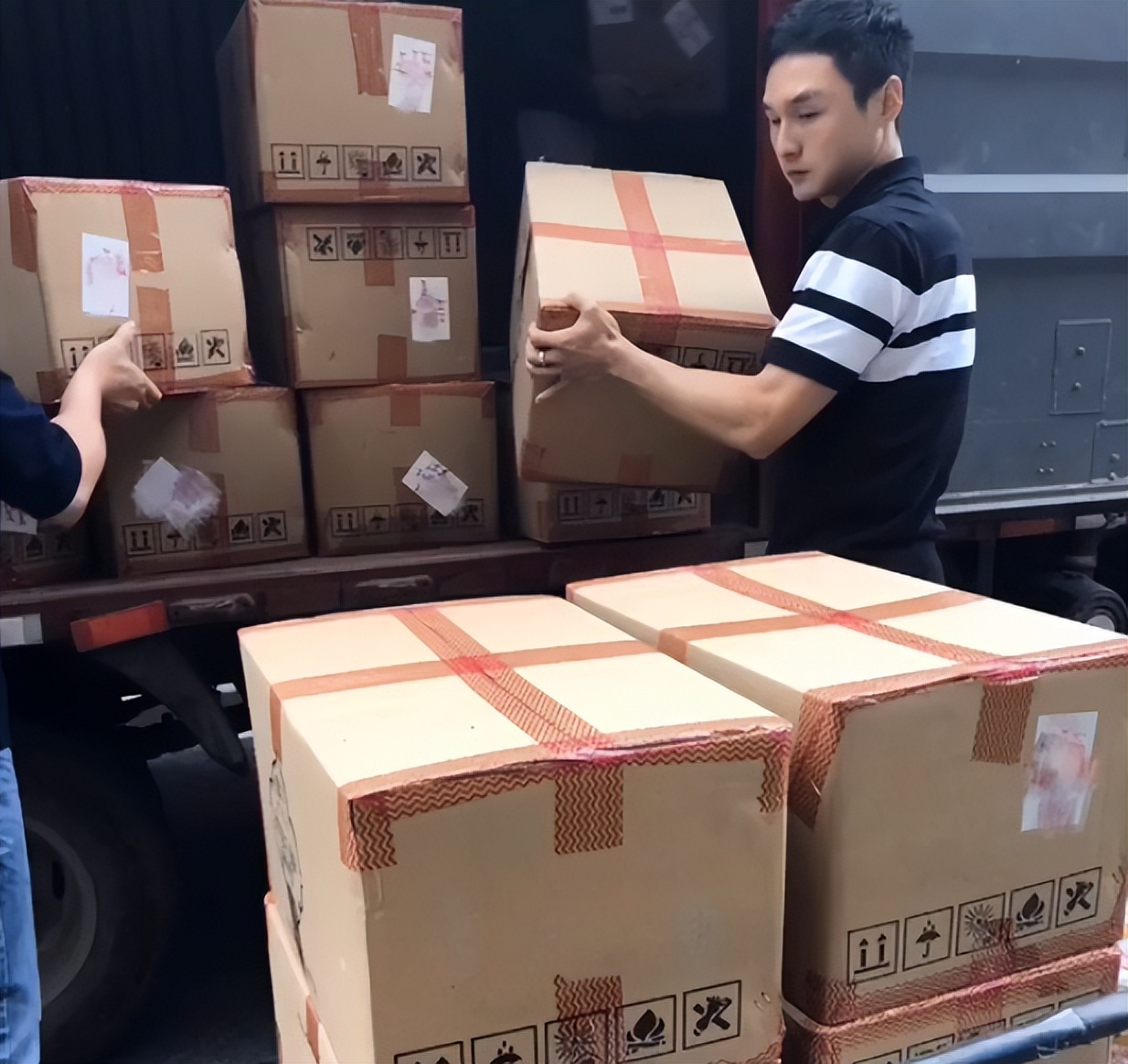 在泰国被丈夫推下悬崖的孕妇,泰国推下悬崖的孕妇最新情况