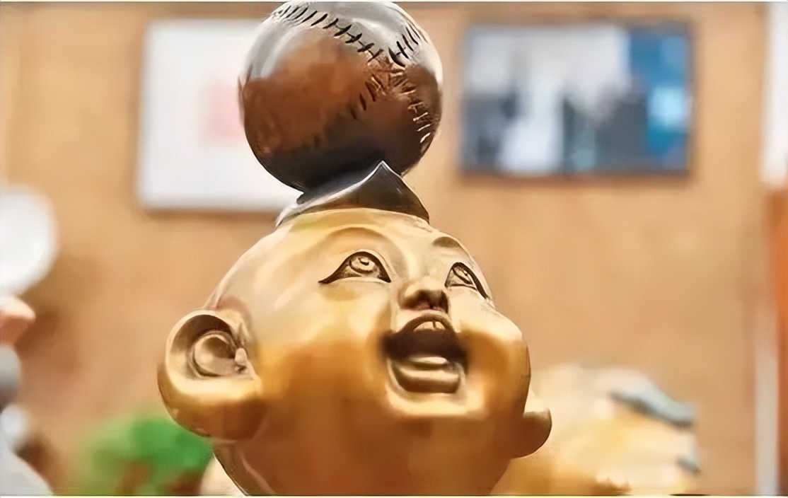 这颗球从千年前的山东淄博，被踢到了2022年的卡塔尔