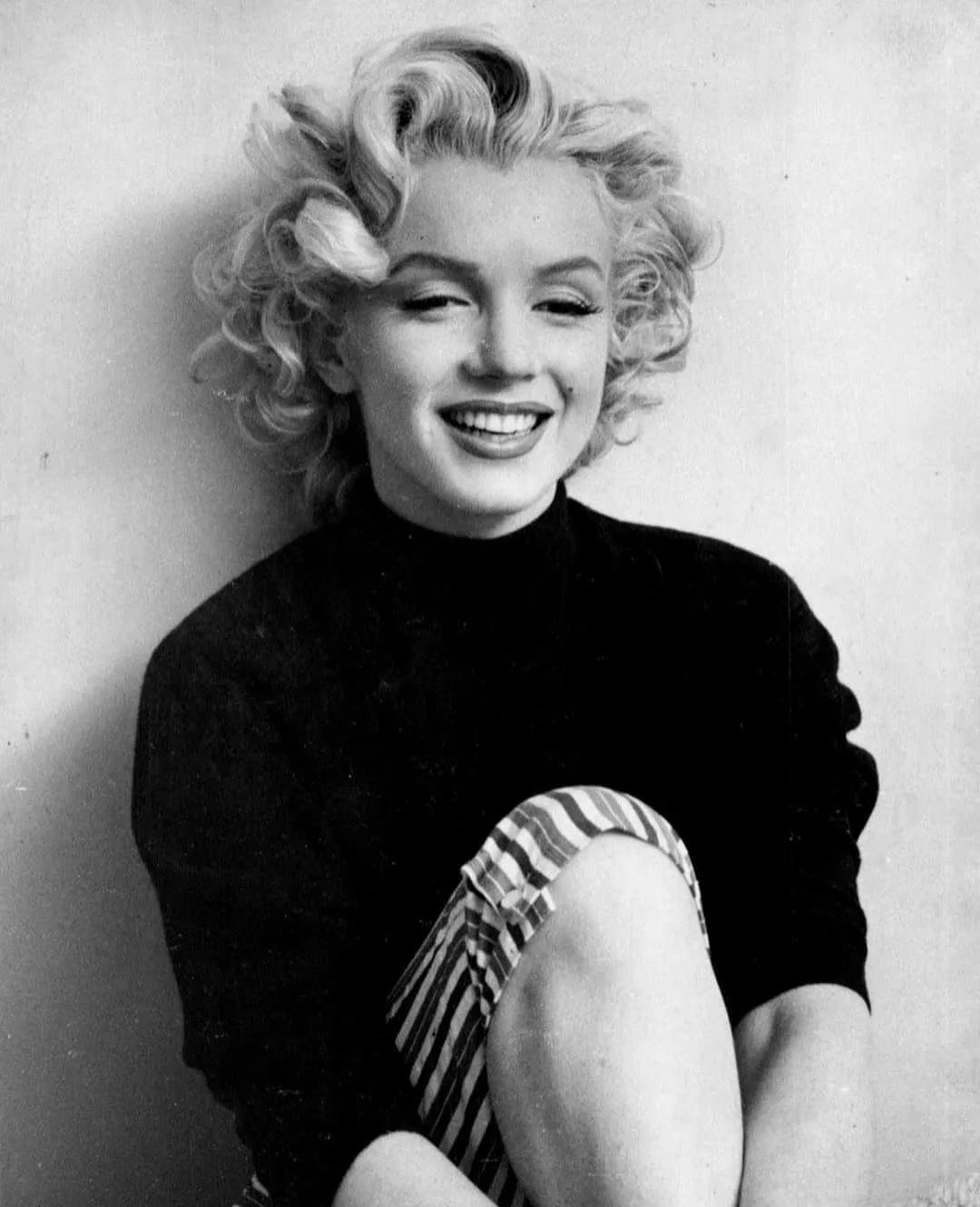 肯尼迪喜欢赫本还是玛丽莲梦露,梦露肯尼迪赫本是同时期的恋人吗