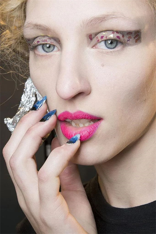 色彩选鲜艳还是标准,色彩的基础知识你知道吗