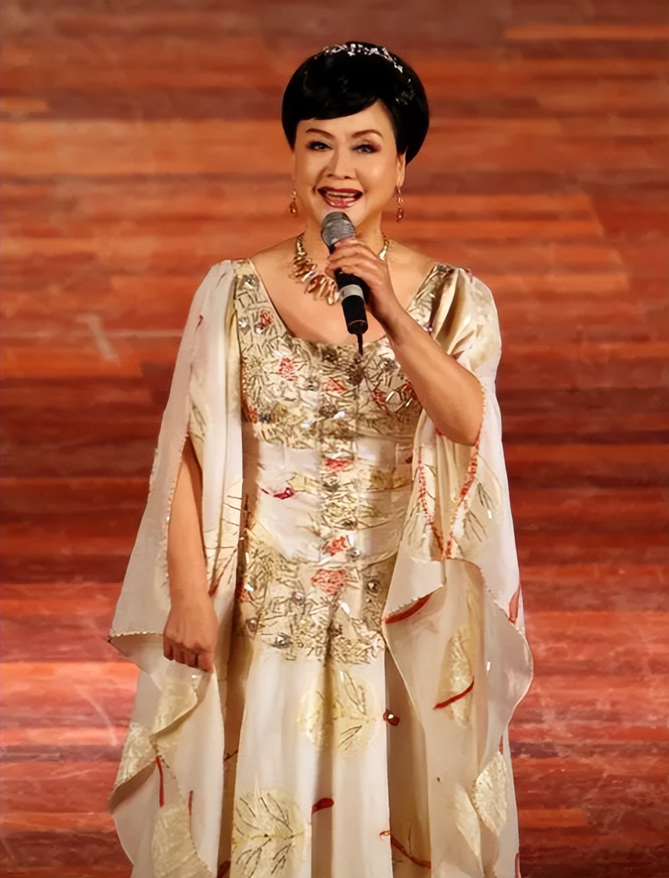 李谷一走出丧偶阴影视频,李谷一过去的事