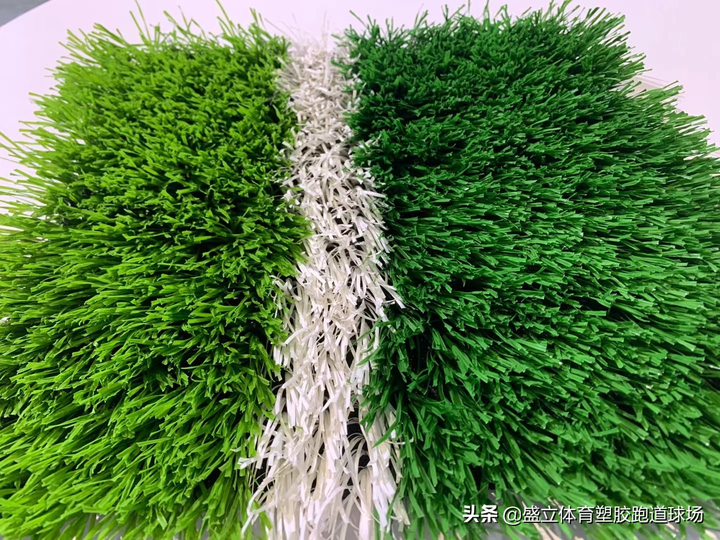 人造草坪足球场材料厂家,人造草足球场价格