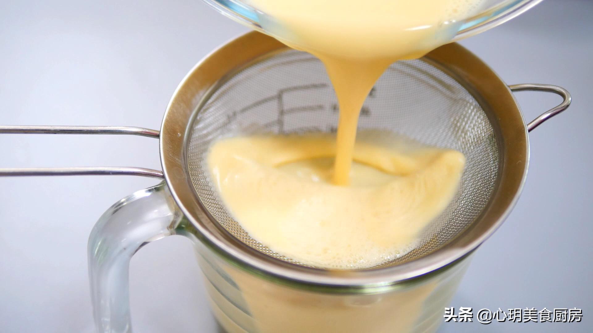 一瓶牛奶两个鸡蛋，教你在家自制焦糖布丁，孩子说：比吃豆腐还嫩