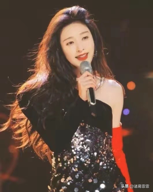 白肤长腿大美女，央视热播剧女主，可惜吸渣体质，38岁仍单身