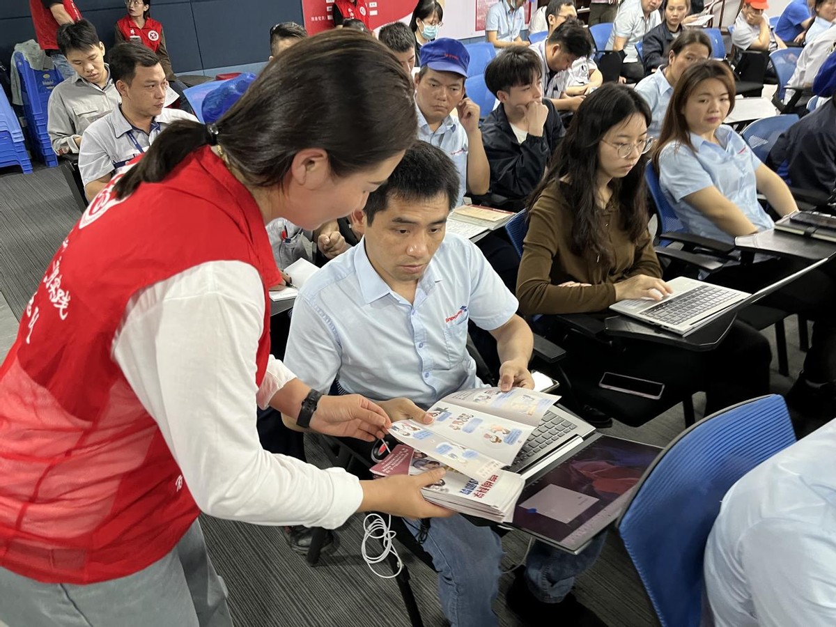 “筑牢平安构建卓越”珠海高新区反*教邪**警示教育宣传进企业活动