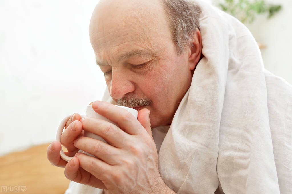 18岁男孩医院输液后继续发烧,男子发高烧被诊断