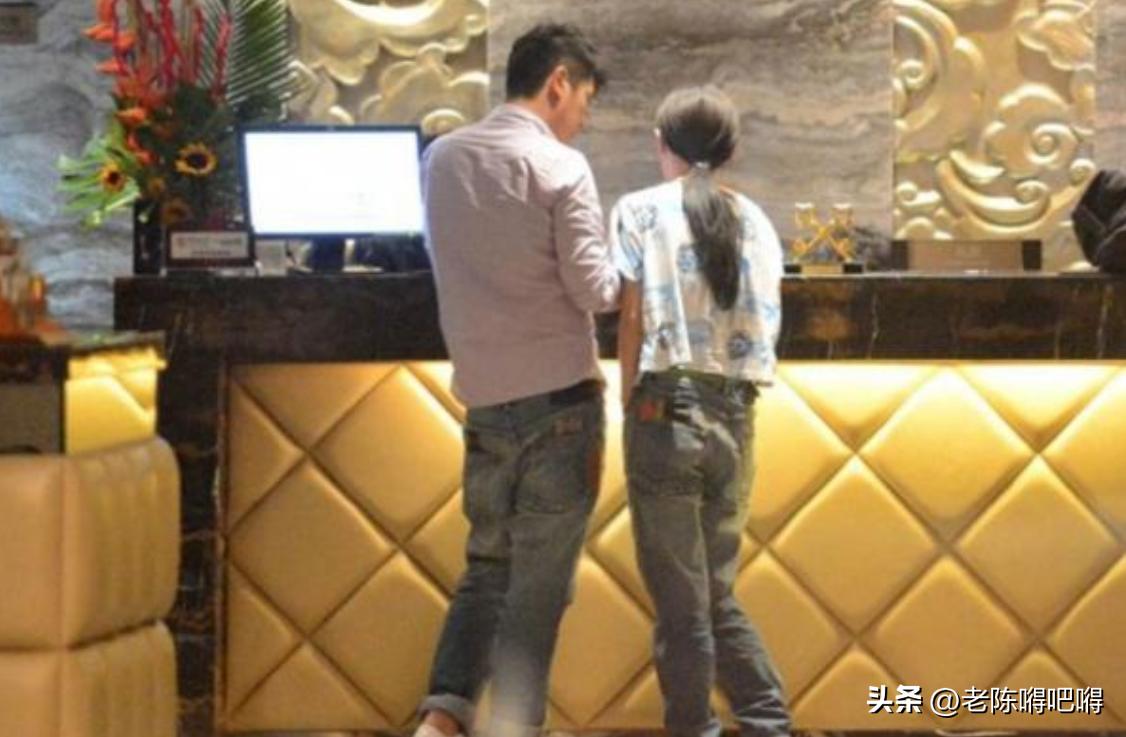 男子群里出卖女网友奔现权，03女大学生价格5000，不用防护随便冲