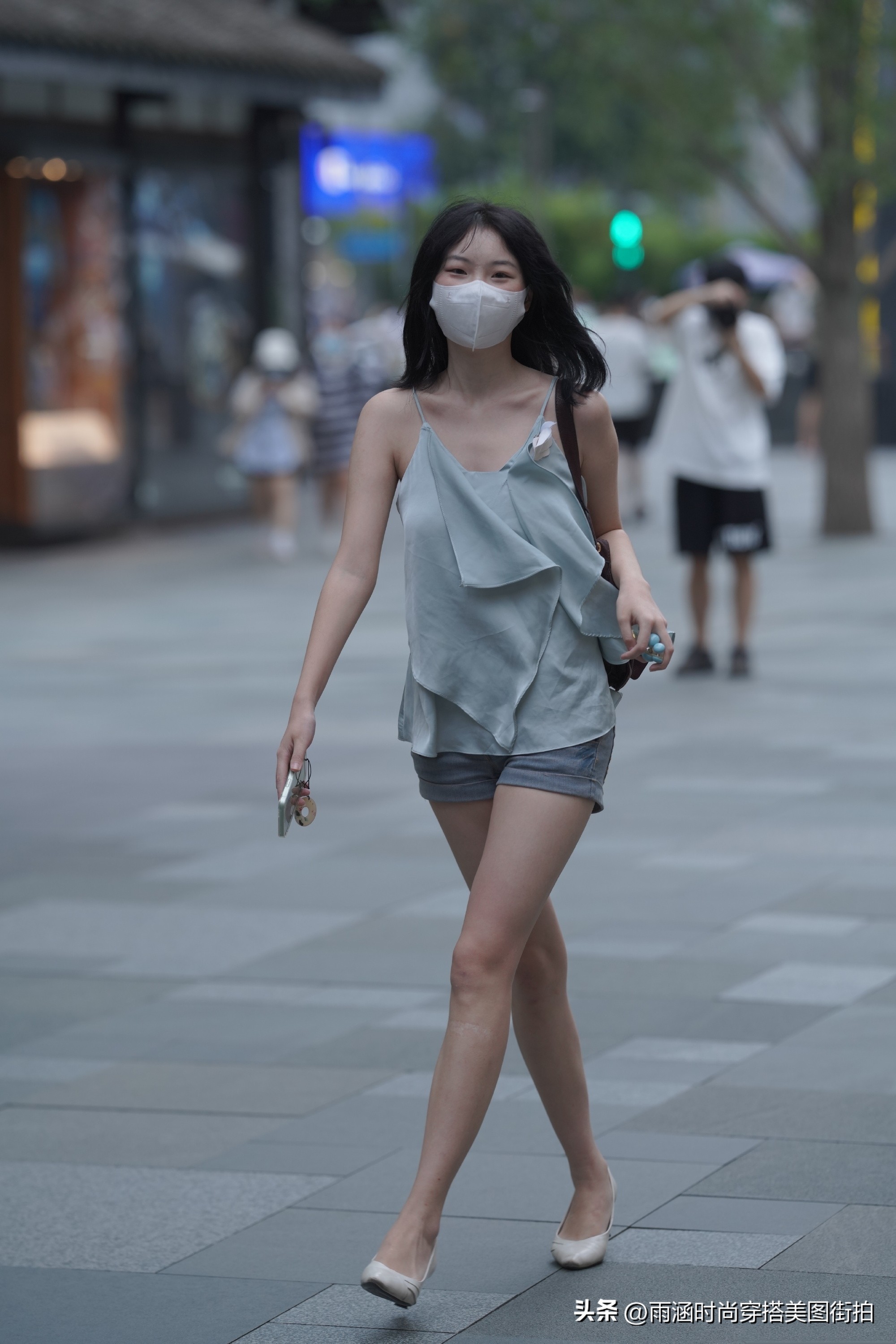 牛仔短裤时尚穿搭街拍,三里屯牛仔短裤穿搭街拍