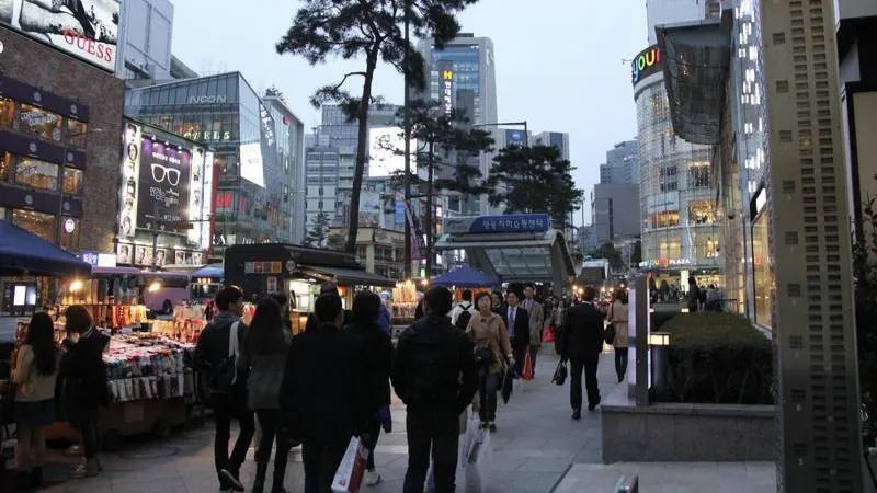 韩国首尔最著名的商业街,韩国首尔是一个魔幻的城市