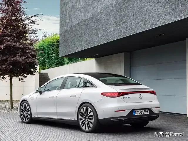 奔驰eqesuv选装三联屏多少钱,奔驰eqe纯电动车2023最新优惠