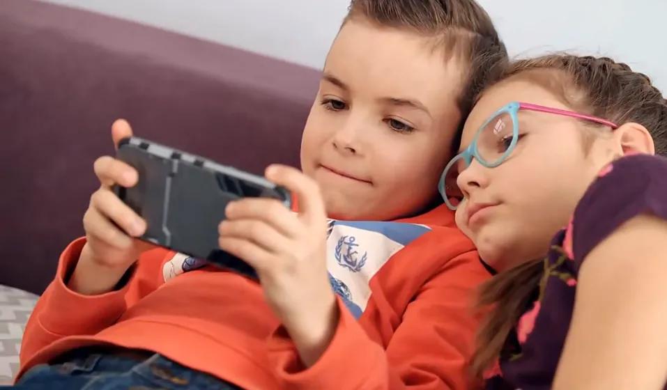 孩子沉迷于游戏怎样劝说他呢,孩子沉迷游戏不上学不工作