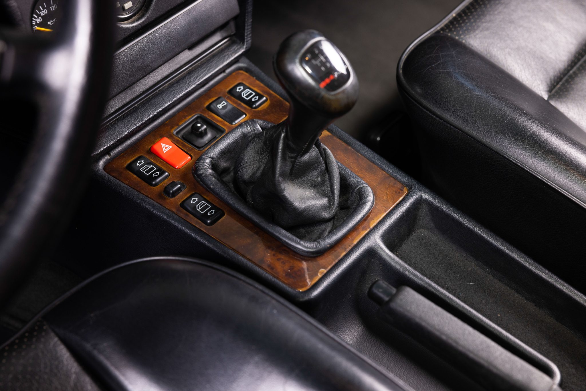 二手老款奔驰梅赛德斯,二手奔驰190e多少钱