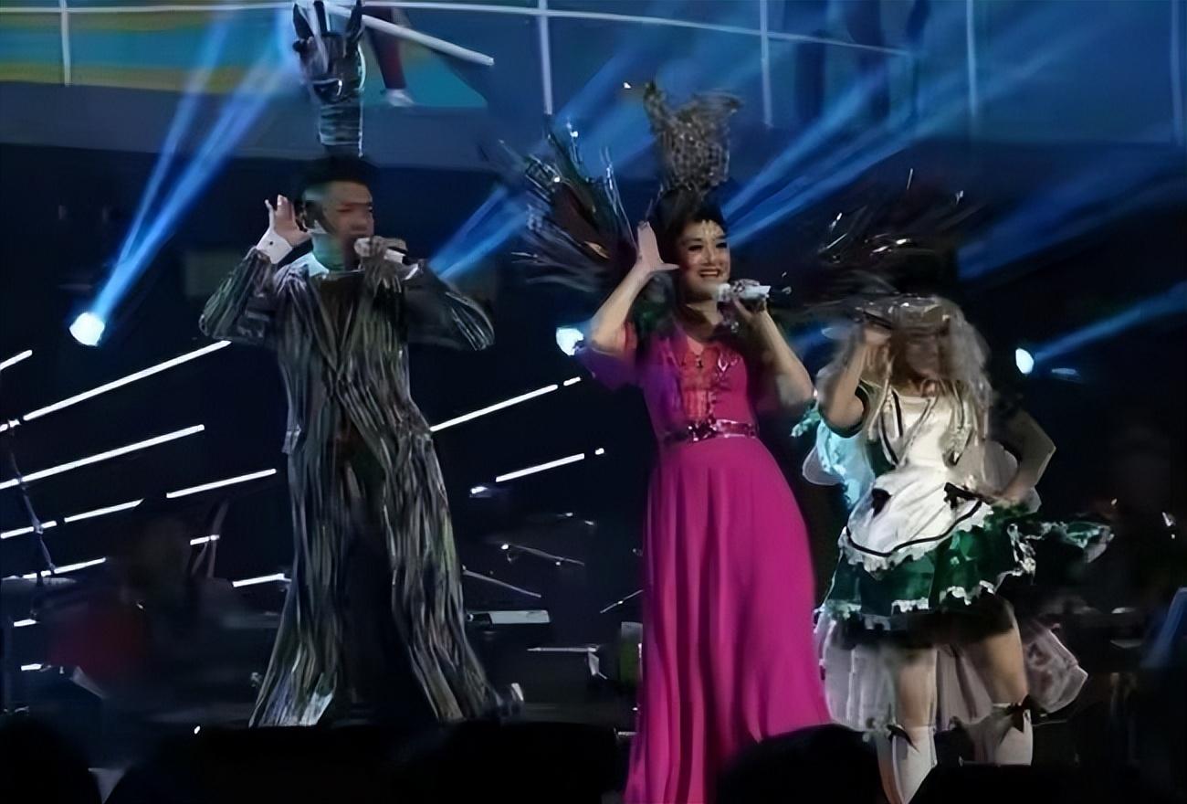 曾毅结婚玲花伤心大醉嚎啕大哭,曾毅结婚玲花