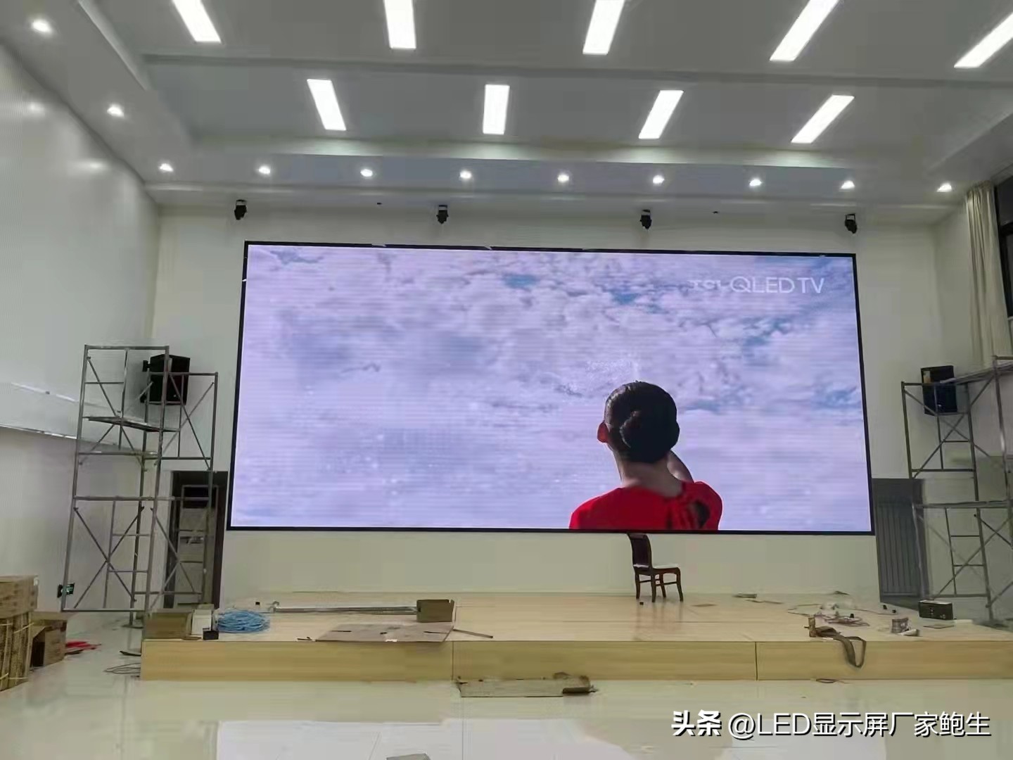 室内led显示屏每平米安装费,室内led彩屏安装费多少钱一平方