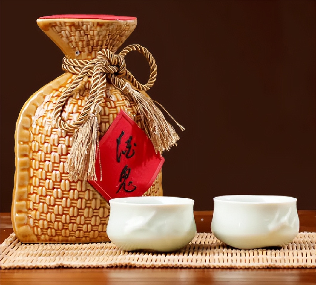 什么酒比较好喝又实惠,请人吃饭不知道买什么菜合适