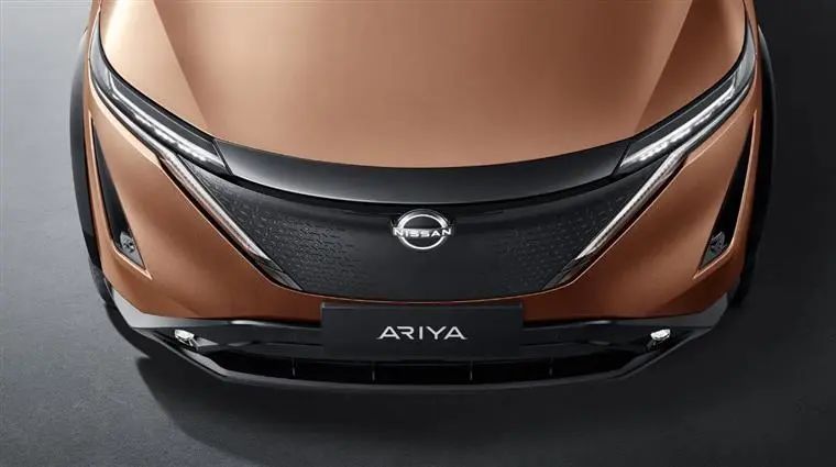 奥迪发光车标夜间效果,奥迪rs5发光标