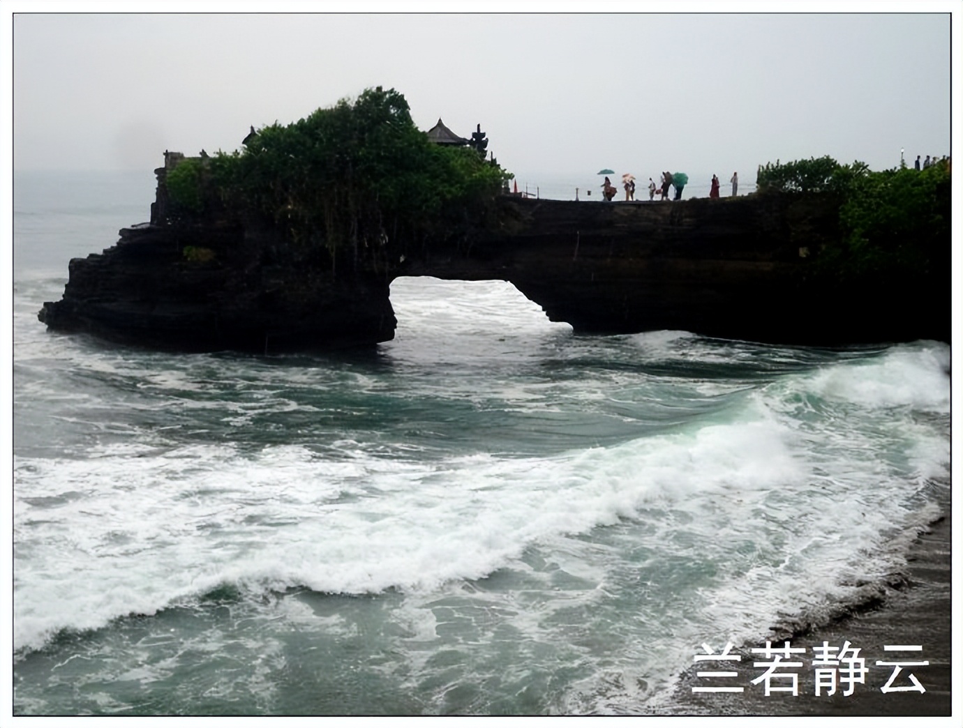 巴厘岛海神庙波涛汹涌,印尼巴厘岛皇威庙