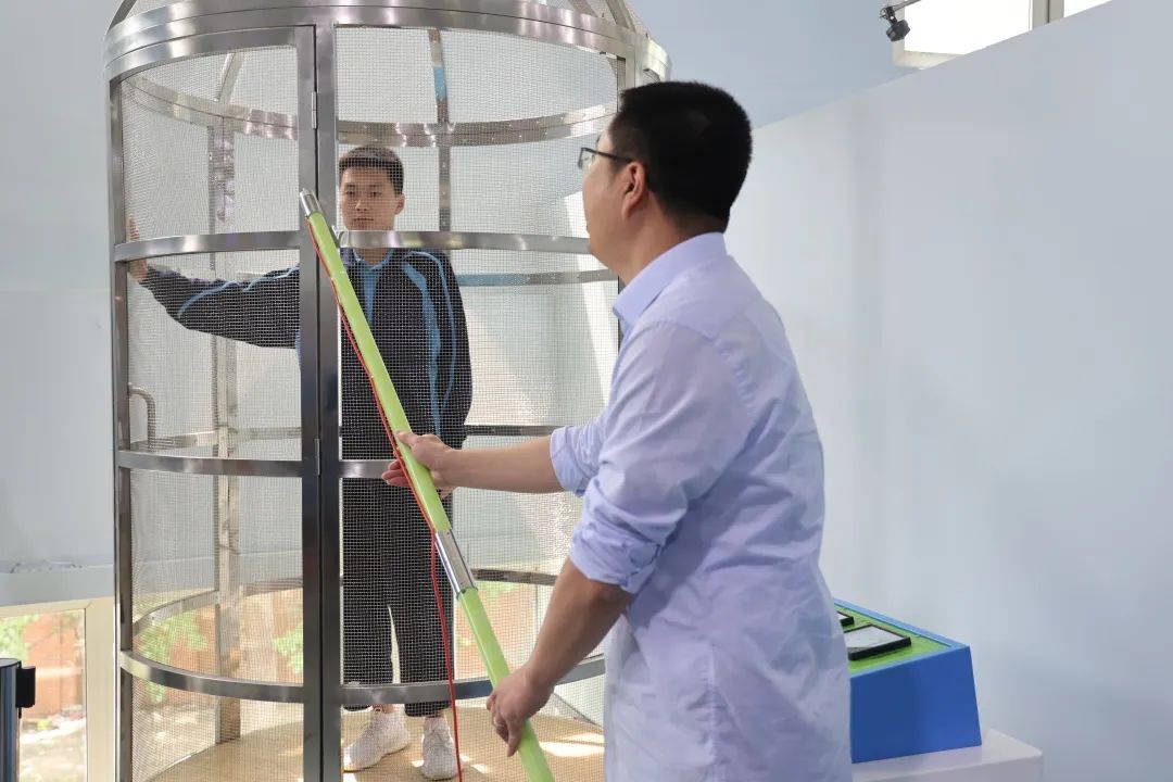 工程师、主持人、制片人……300名高中生在沈阳城市学院完成职业体验，埋下理想的种子