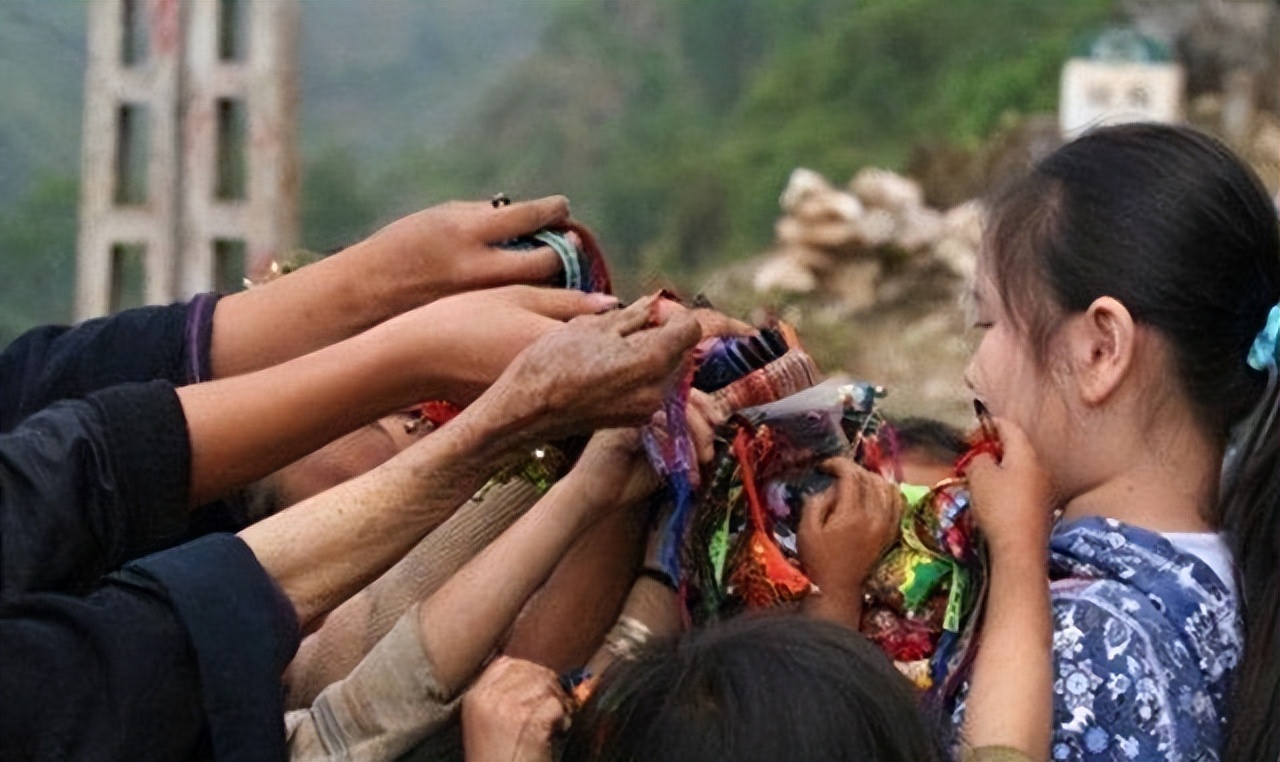 勒索殴打中国游客，公然张贴“禁止中国人进入”，如今报应来了