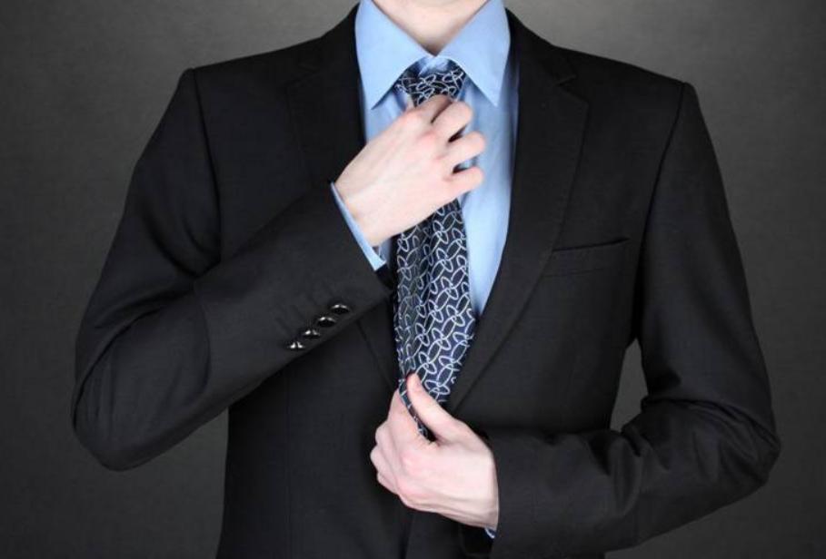 20岁小伙与35岁二婚女相亲,25岁小伙相亲