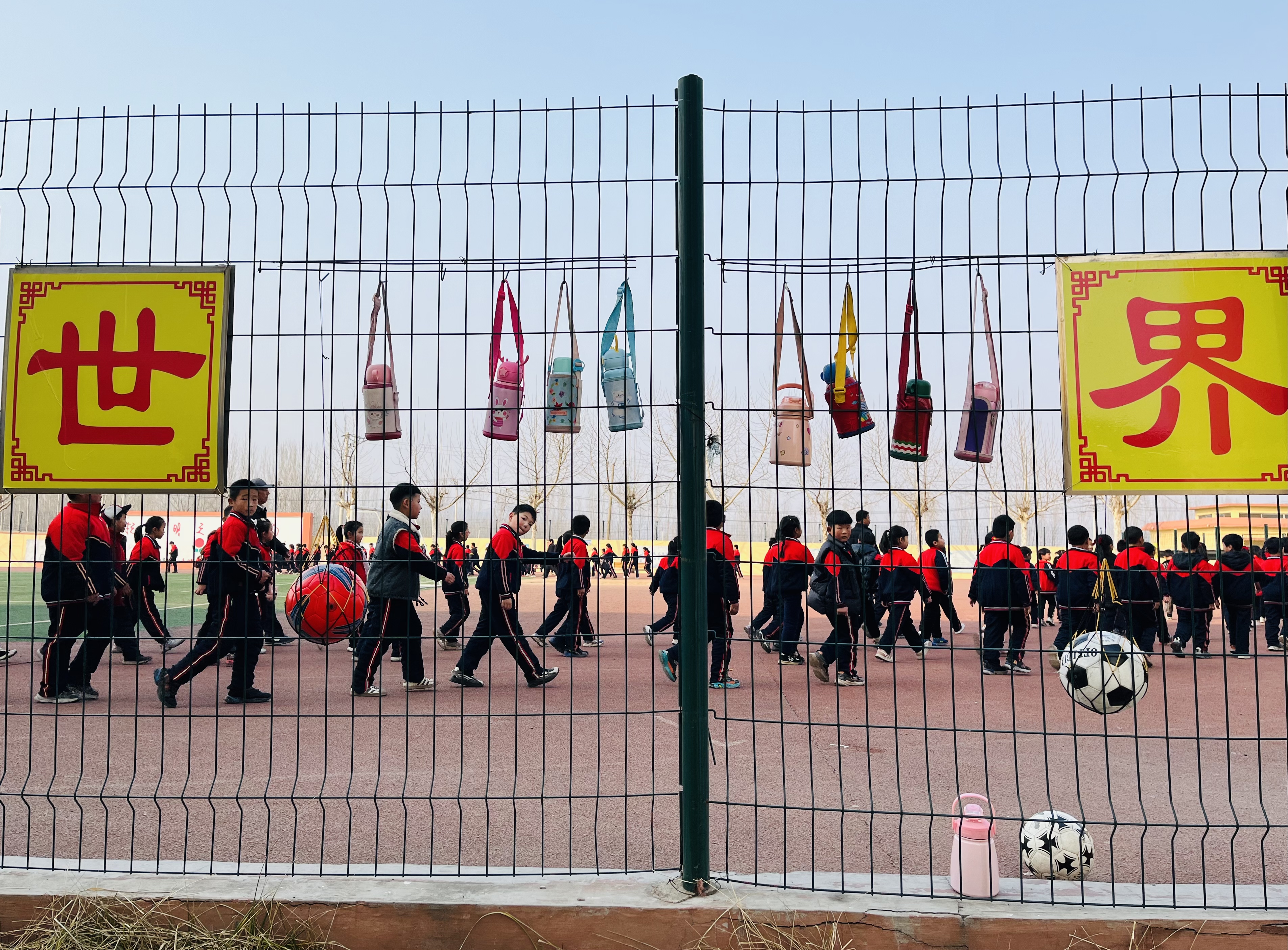 沂南学足球,乡村小学足球课