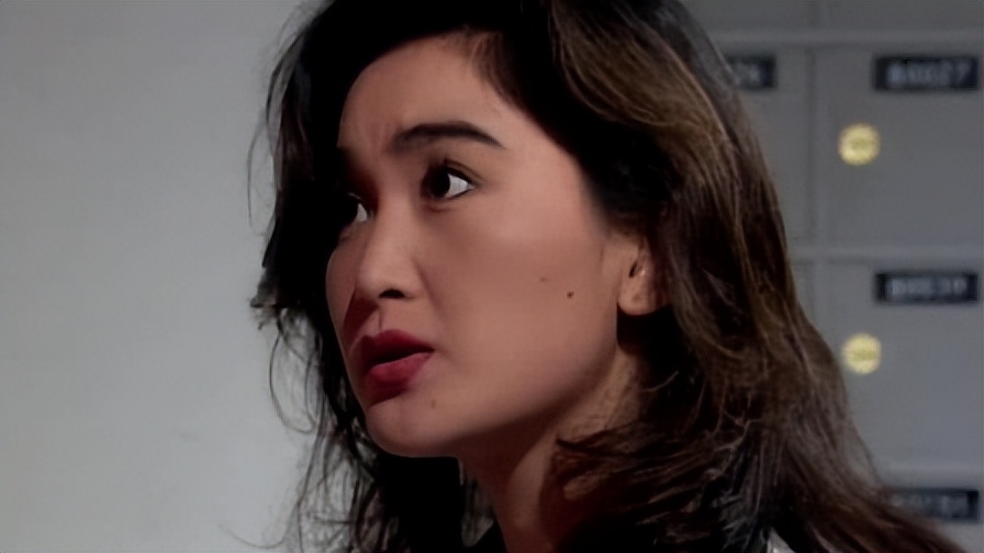 高鼻梁塌却很漂亮的女星,凸嘴短下巴的女人面相