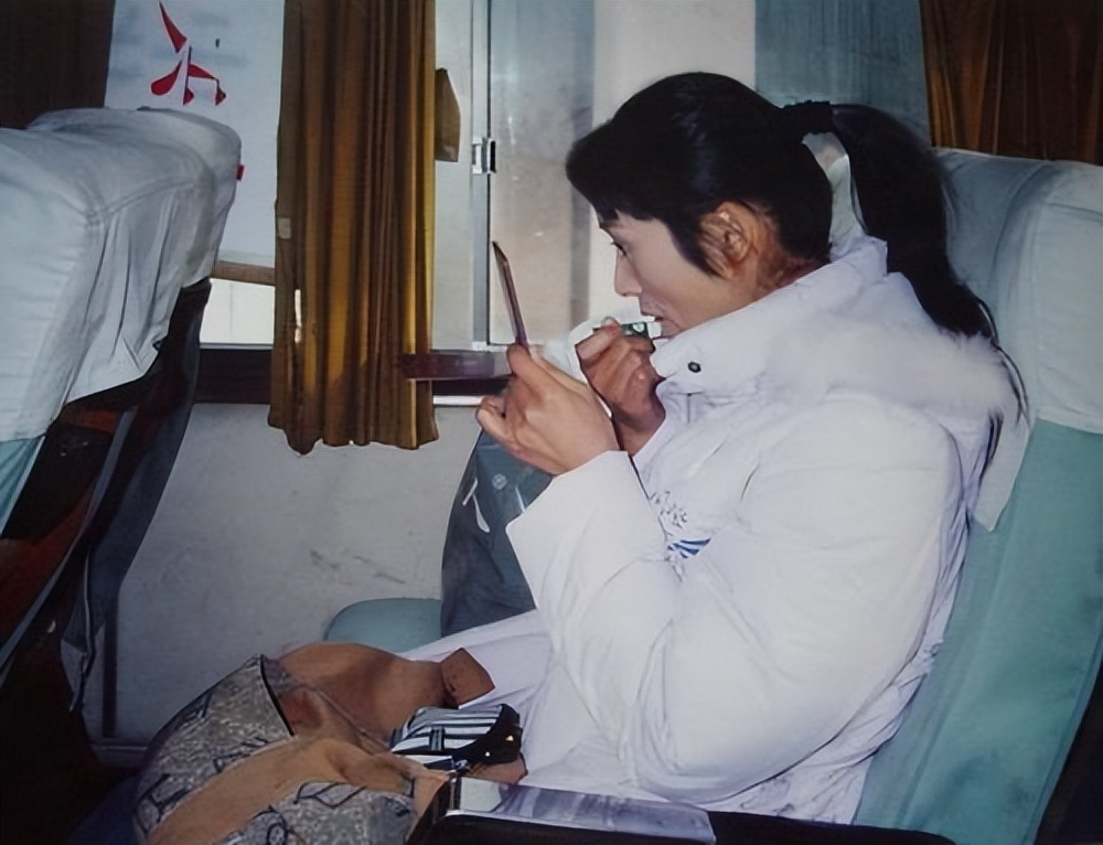 恶心娱乐圈黑幕，陪玩、陪睡、*规则潜**都不足为奇，揭开内娱遮羞布