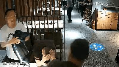 昔日好友反目成仇大打出手,昔日好友反目杀害父母