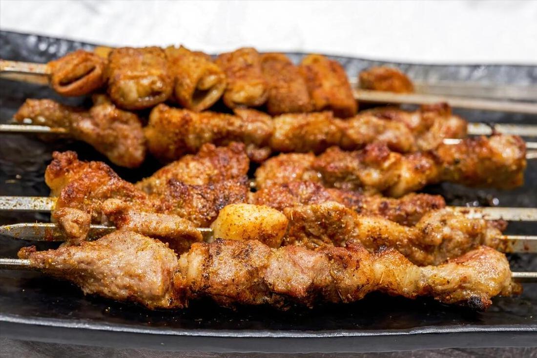 南方人吃烤串vs北方人吃烤串,南方人到东北去吃烤串惊呆了