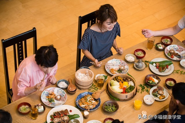 晚饭什么时候吃对身体最好,晚饭应该在几点吃对人比较好