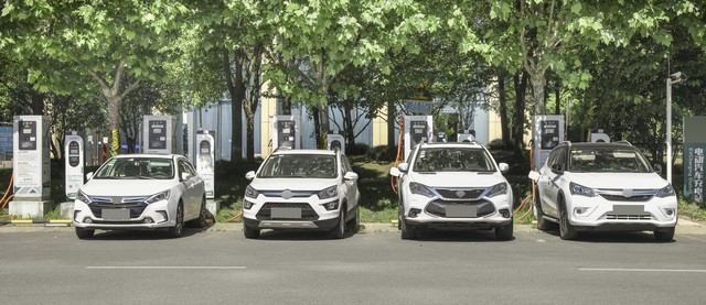 新能源汽车补贴2023年最新,新能源汽车补贴延续到2023年