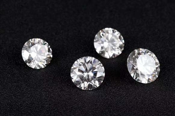 莫桑石和钻石普通人能分辨出来吗,人造钻石和莫桑石的区别