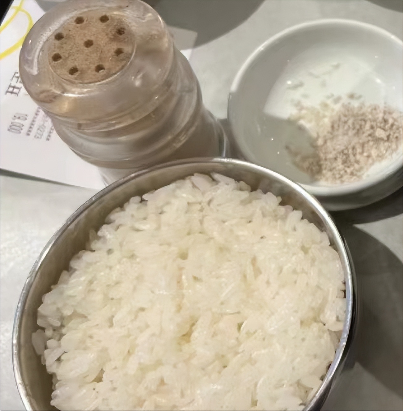 百元大韩泡饭看傻中国游客吐槽天价却遭媚韩华人*攻围**：不准贬韩