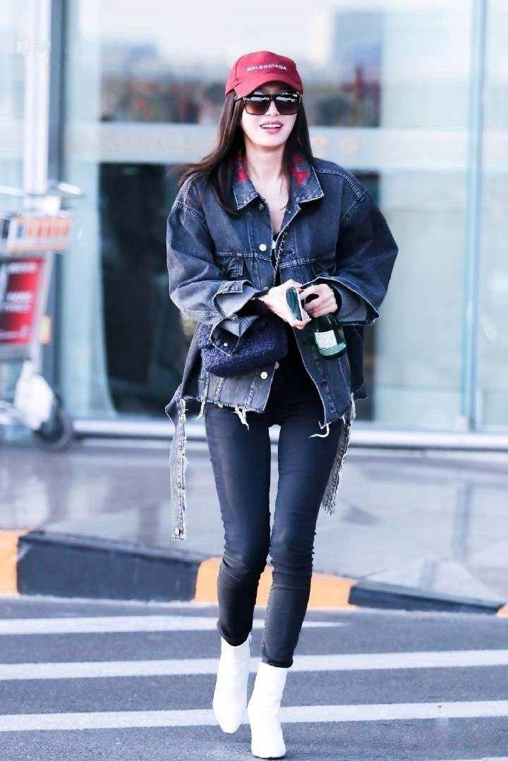 秦岚驼色大衣白色围巾,花儿与少年秦岚同款驼色大衣