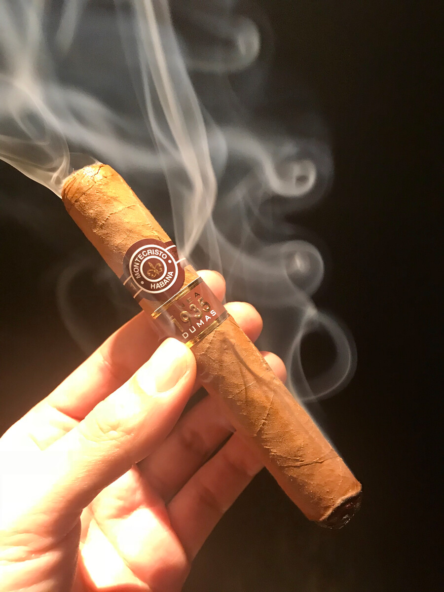 一般抽雪茄多少钱一支,几千万的身价能抽得起雪茄几年