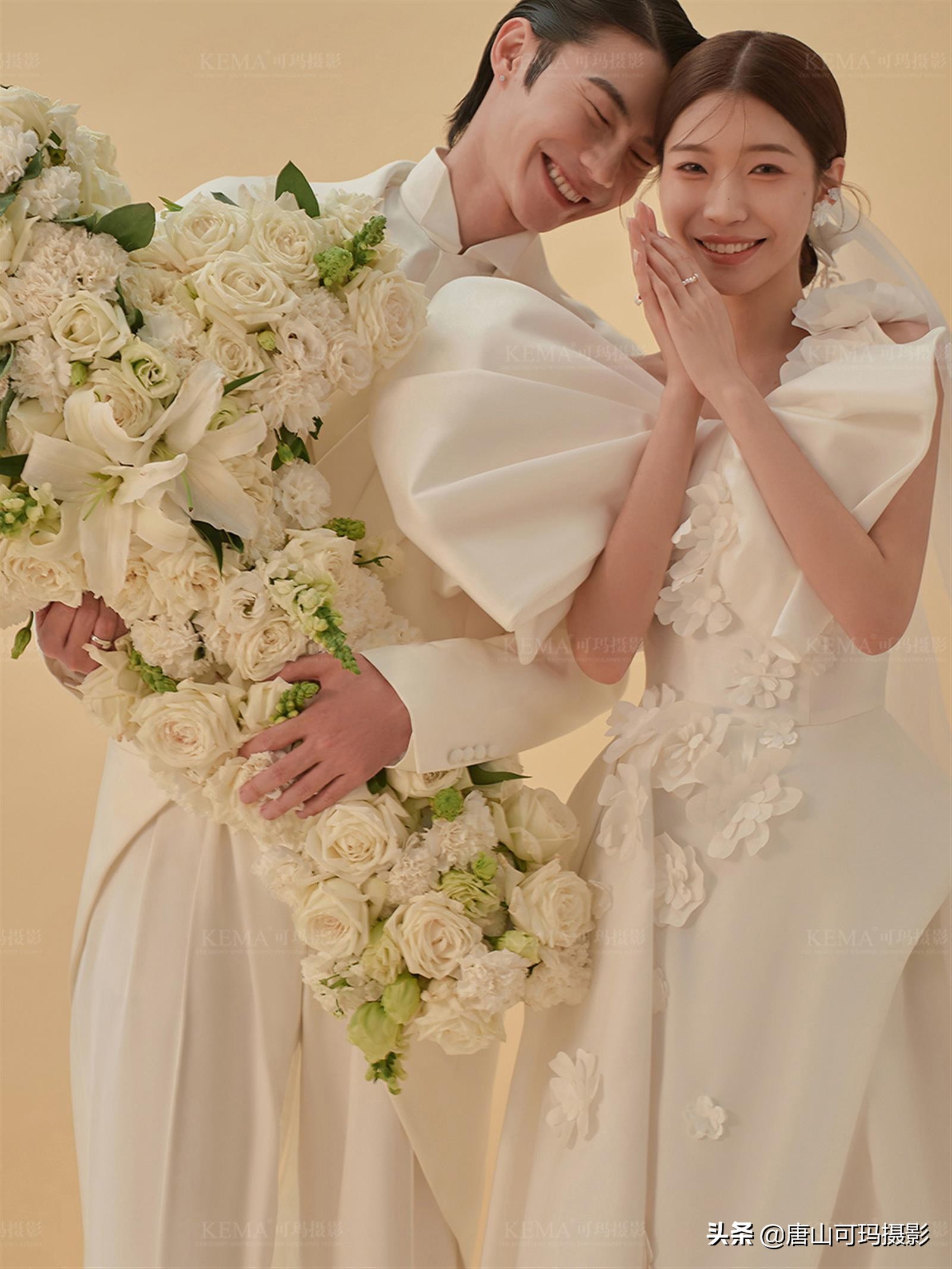 经典纯色系婚纱照推荐,简单通透的森系风婚纱照很好看