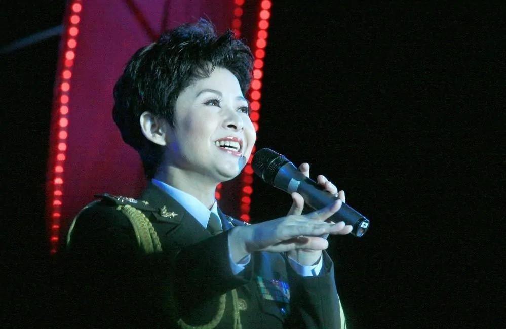 董文华为什么走出歌坛,歌唱家董文华为何沉寂多年