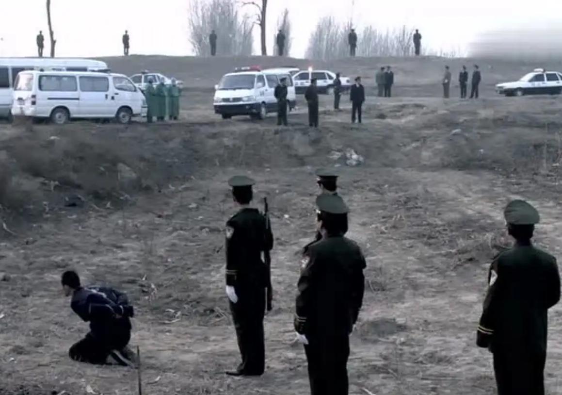 死刑犯枪决三枪没有打死怎么办,死刑犯打九枪没死的案例