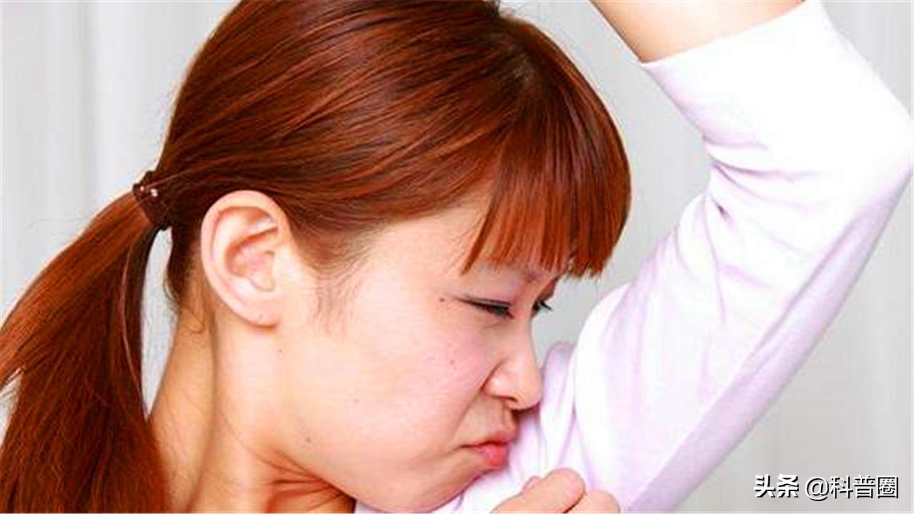 狐臭是怎么产生的？科学证实：有狐臭正常，没狐臭才是“变异者”