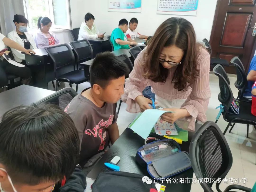 父爱如山，感恩有您——*家屯苏**区冬青街小学幸福教育进社区活动