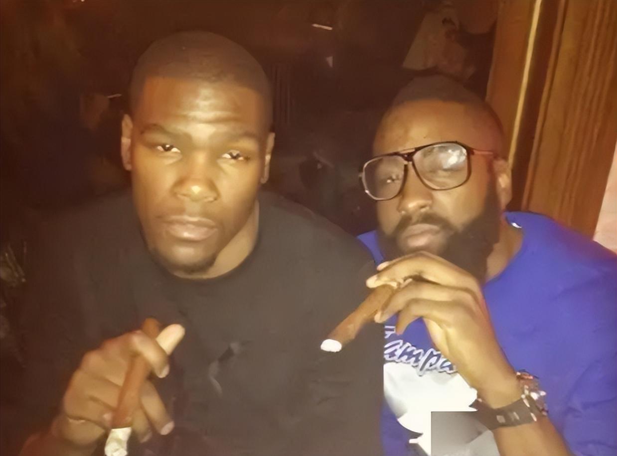 nba球星抽雪茄库里,nba库里抽雪茄