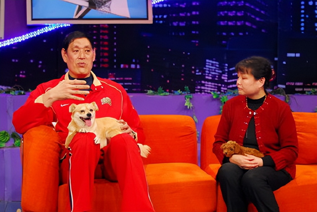 穆铁柱时期的男篮名单,篮球巨人穆铁柱身高