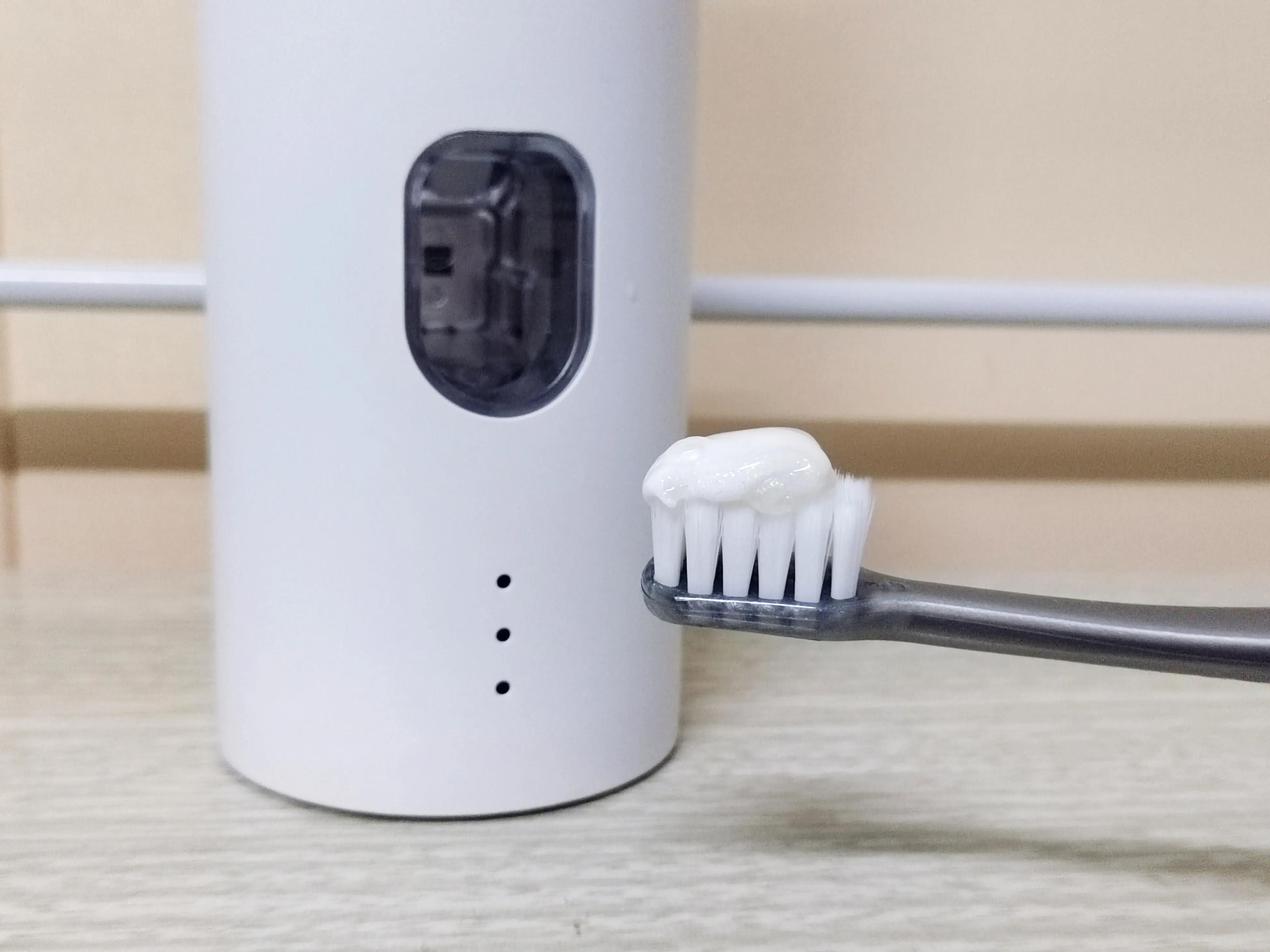 挤牙膏神器绿色壁挂式牙膏挤压器,智能挤牙膏神器