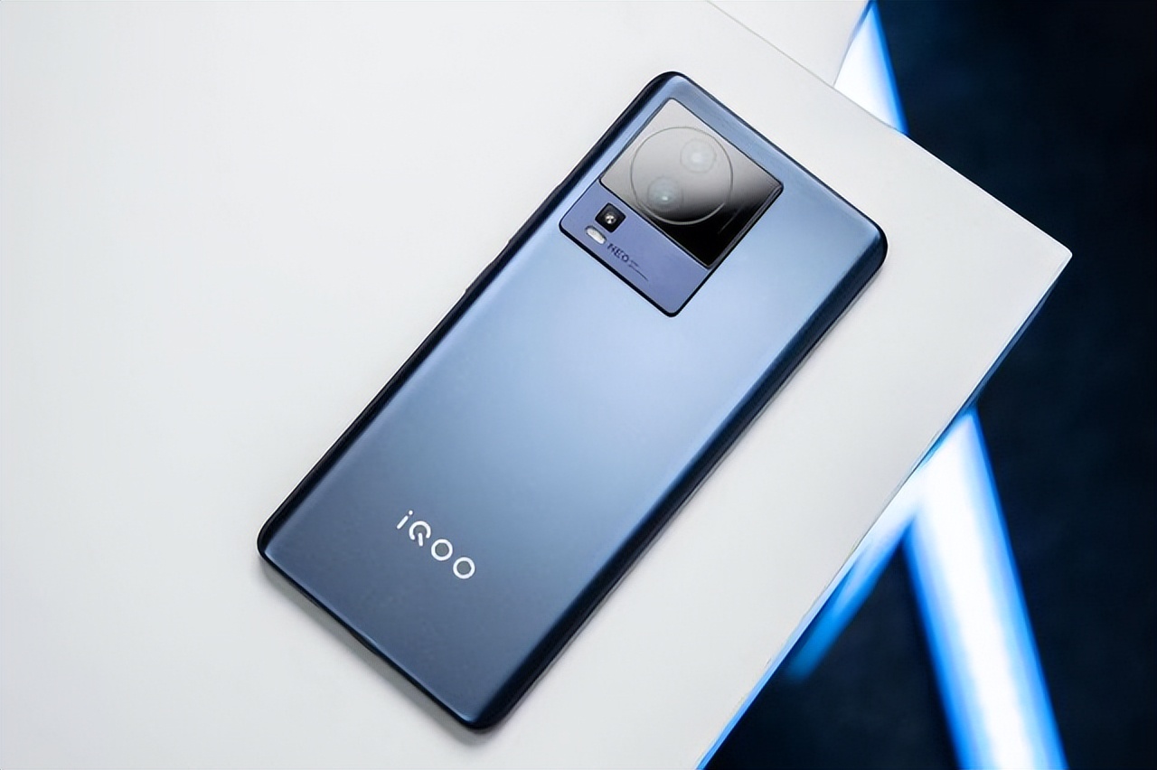 公认这四款高性价比手机值得选购,2000元以内预算这5款手机必选