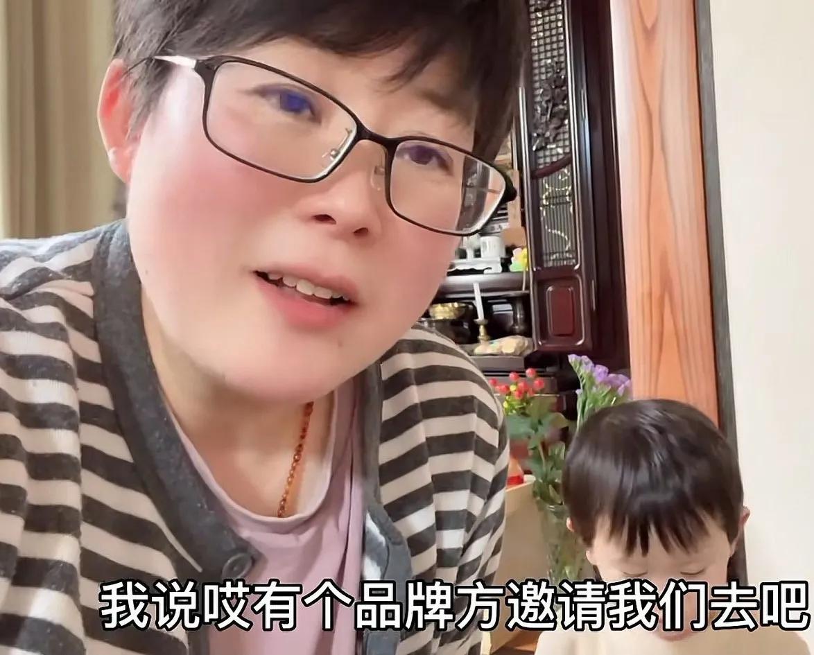 玉酱被日本大阪品牌商邀请，玉酱说女人得自力更生，有钱才任性