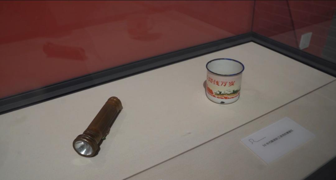 锋芒——纪念毛*东泽**等老一辈革命家为雷锋同志题词六十周年