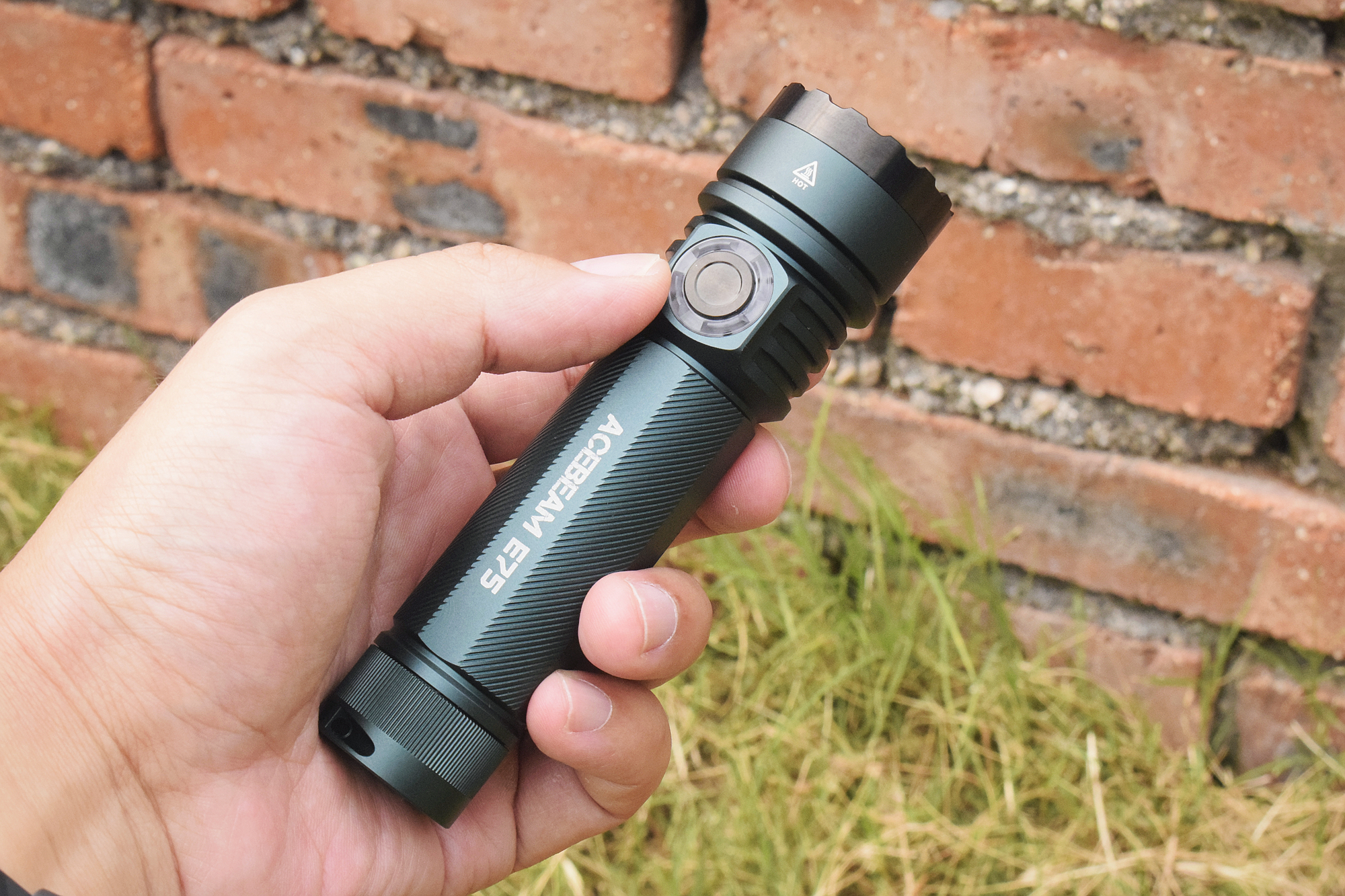 性价比高的强光电筒,高性价比手电筒强光推荐