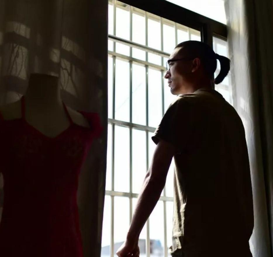 90后卖内衣一个月回本20万,90后小伙做衣服生意